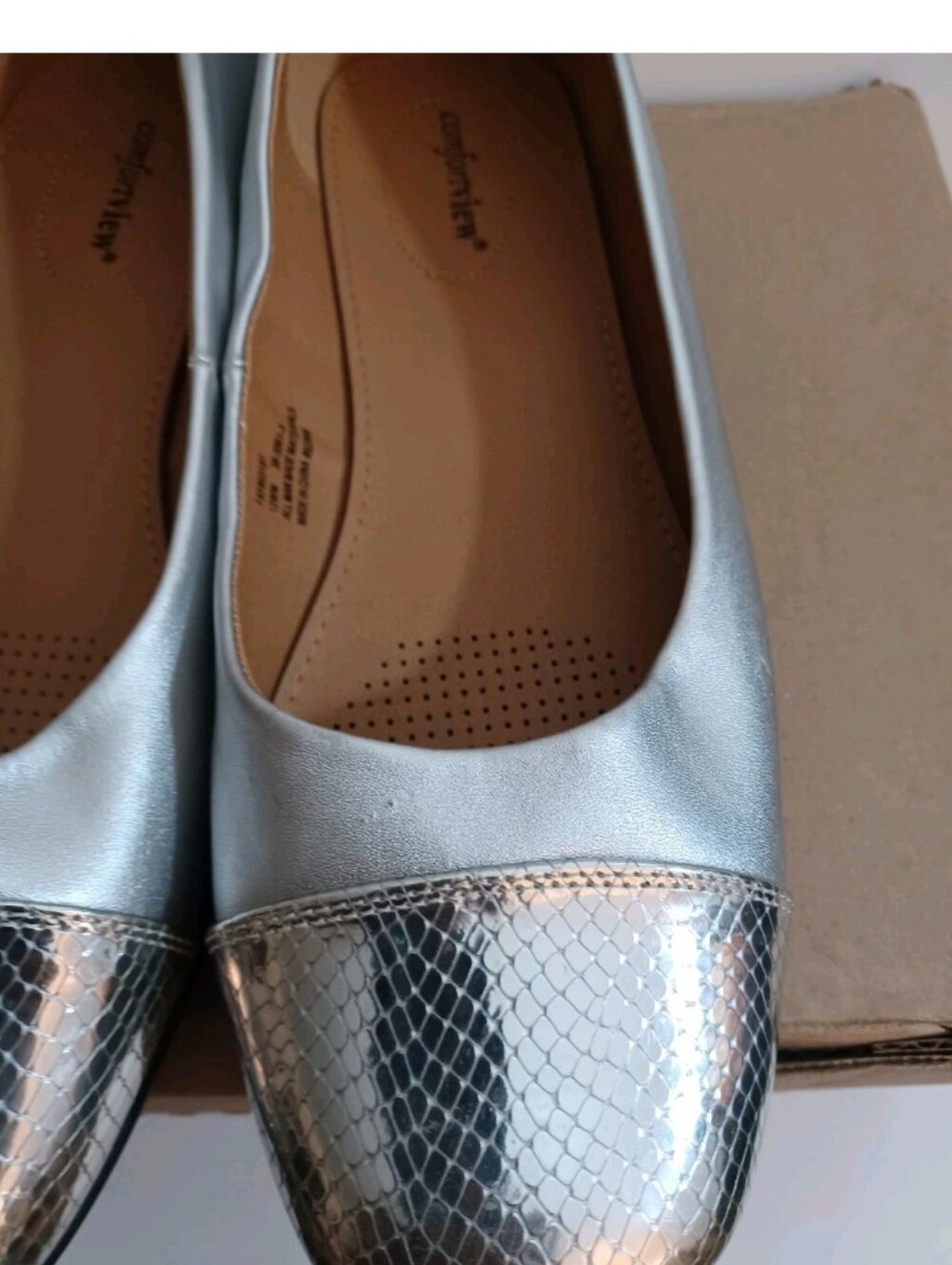 comfortview The Flay Metallic Silver Ballet Flats with Textured Toe 12WW - Picture 5 of 6